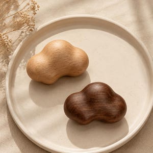 Boutons en bois nuage, poignées de tiroir en noyer, poignées d'armoire en bois, boutons de commode pour chambre d'enfant, bouton de garde-robe en chêne, quincaillerie d'ameublement minimaliste douce image 3