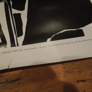 Pu&ograve; includere: Stampa d'arte astratta in bianco e nero con il testo "Aprile 2000 - &copy; RENE GRUAU www.rene - gruau.com Stampato in Italia da Studio Deer Paris"