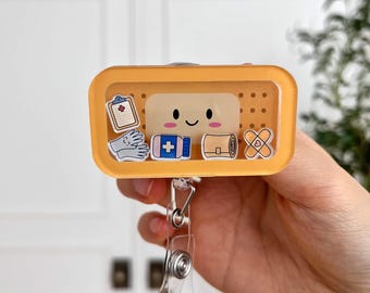 Bandage Shaker Badge Reel: Nurse Retractable ID Holder