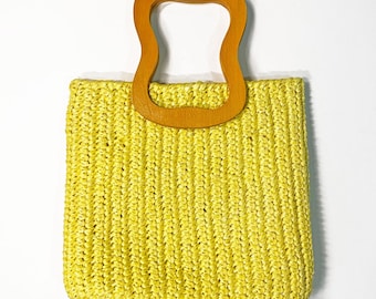 Bolso Walborg Retro de punto amarillo vintage de los años 60 con asas de madera, fabricado en Japón.