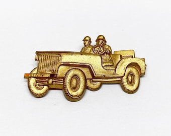 Broche de plástico vintage de los años 40 con forma de Jeep militar de la Segunda Guerra Mundial, tono dorado, 6,35 cm (2,5 pulgadas)