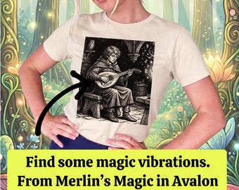 Ung Merlin T-shirt | Bard som spelar luta svartvit illustration