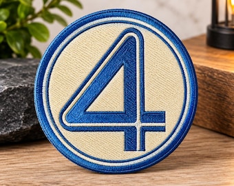 Aufgenähter Aufnäher mit der Zahl 4: Superhelden-inspirierte Applikation für DIY-Kleidung (zum Aufbügeln/Aufnähen)