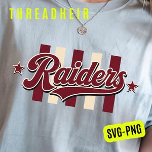 Raiders PNG, équipe avec inscription rétro PNG, design de t-shirt Varsity Star, sublimation pour esprit d'école, jour de match PNG, mascotte des Raiders PNG