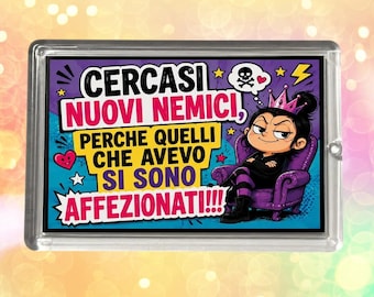 Calamita per frigo cercasi nuovo nemici divertente
