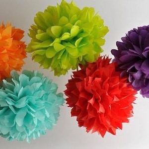 10 pompon di carta velina - Scegli i COLORI. pompon di carta velina // fai da te // decorazione per matrimoni // baby shower // decorazioni per feste // rivelazione del sesso