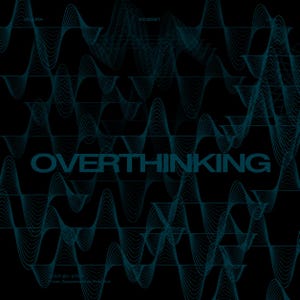 Puede incluir: Un estampado gr&aacute;fico negro con la palabra OVERTHINKING en letras grandes de color verde azulado centradas en la p&aacute;gina. El fondo est&aacute; lleno de patrones de ondas sinusoidales. El texto superior dice VELORA MINDSET y el inferior STEP-BY-STEP.