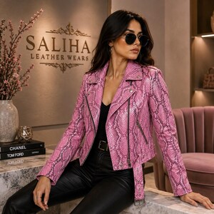 Veste de motard en cuir rose à motif python pour femme | Veste de motard en cuir véritable faite main | Manteau de luxe imprimé serpent
