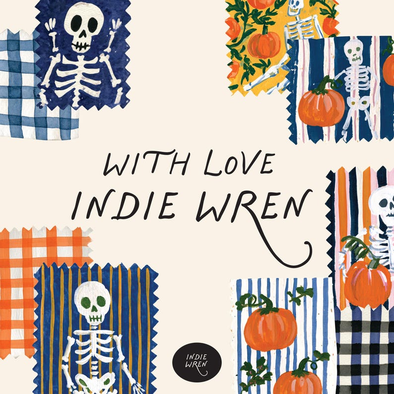 K&ouml;nnte beinhalten: Eine Sammlung von Stoffmustern mit Skeletten und orangefarbenen K&uuml;rbissen auf blau, wei&szlig; und orange gestreiften oder karierten Hintergr&uuml;nden. Der Text "WITH LOVE INDIE WREN" ist schwarz zentriert, mit einem kleinen runden Logo unten.