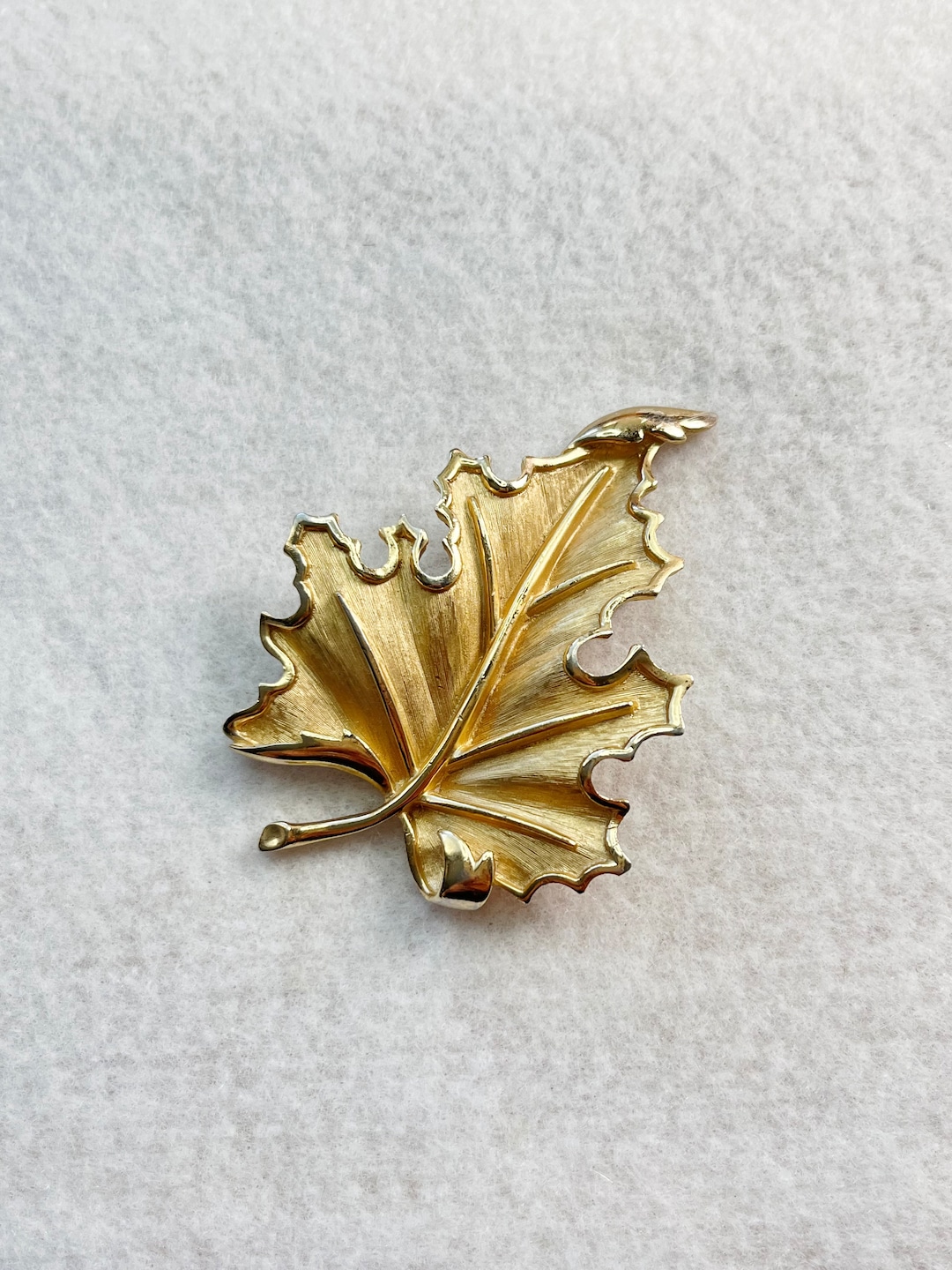 Tri-Color Metal Maple Leaf Fashion Brooch - Retro Enamel Lapel Pin For Women (2.32x2.44 Inches) - View #6