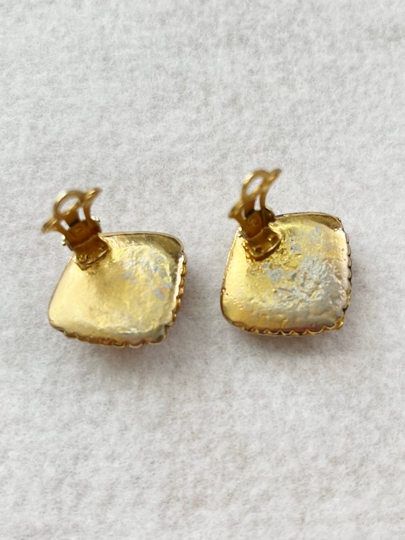 Angel Skin Coral Chips Clip On Gold Tone Earrings - image 4