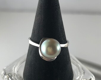 8 mm Gray Pearl set in 10 k White Gold