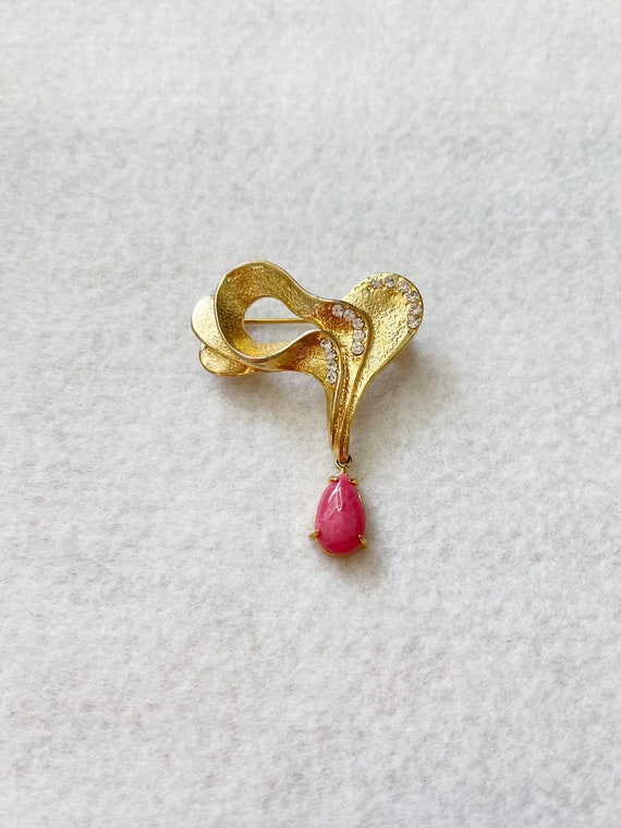 Free Flowing Heart Gold Tone Brooch with Crystals 