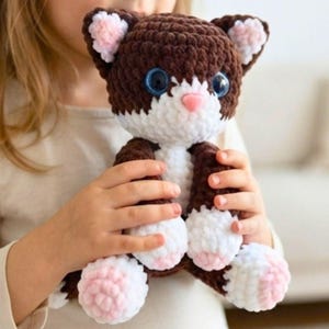 Virkat kattungemönster PDF, plyschkattunge amigurumimönster, söt kattvirkad leksak, goskompis kattunge, direktnedladdning