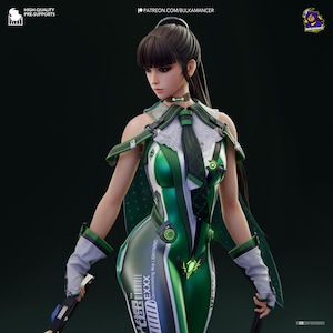Puede incluir: Una figura 3D de un personaje con cabello largo y oscuro, que viste un traje futurista verde y blanco con corbata, hombreras y guantes. El traje presenta el texto EXXX y Devastating like Lightning, con detalles en verde brillante.