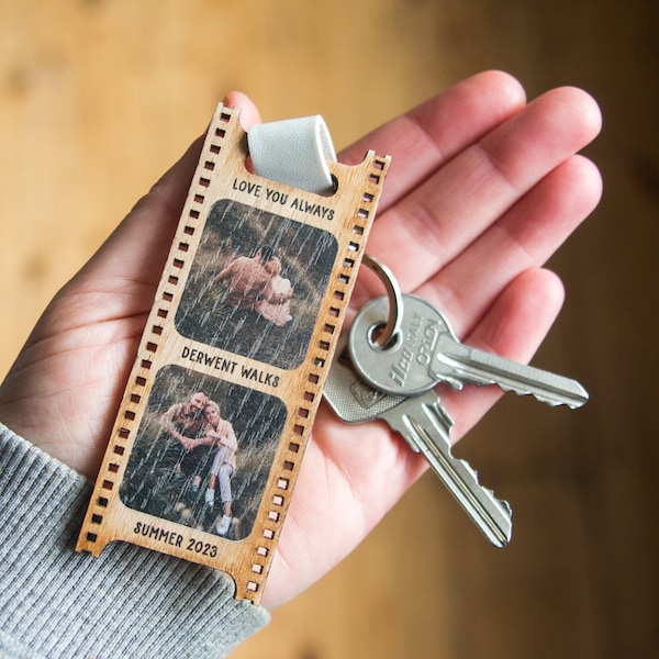 Porte-clés photo sur mesure avec pellicule en bois de chêne | Cadeau photo | Porte-clés photo | Noeud Cadeau - Fabriqué au Royaume-Uni