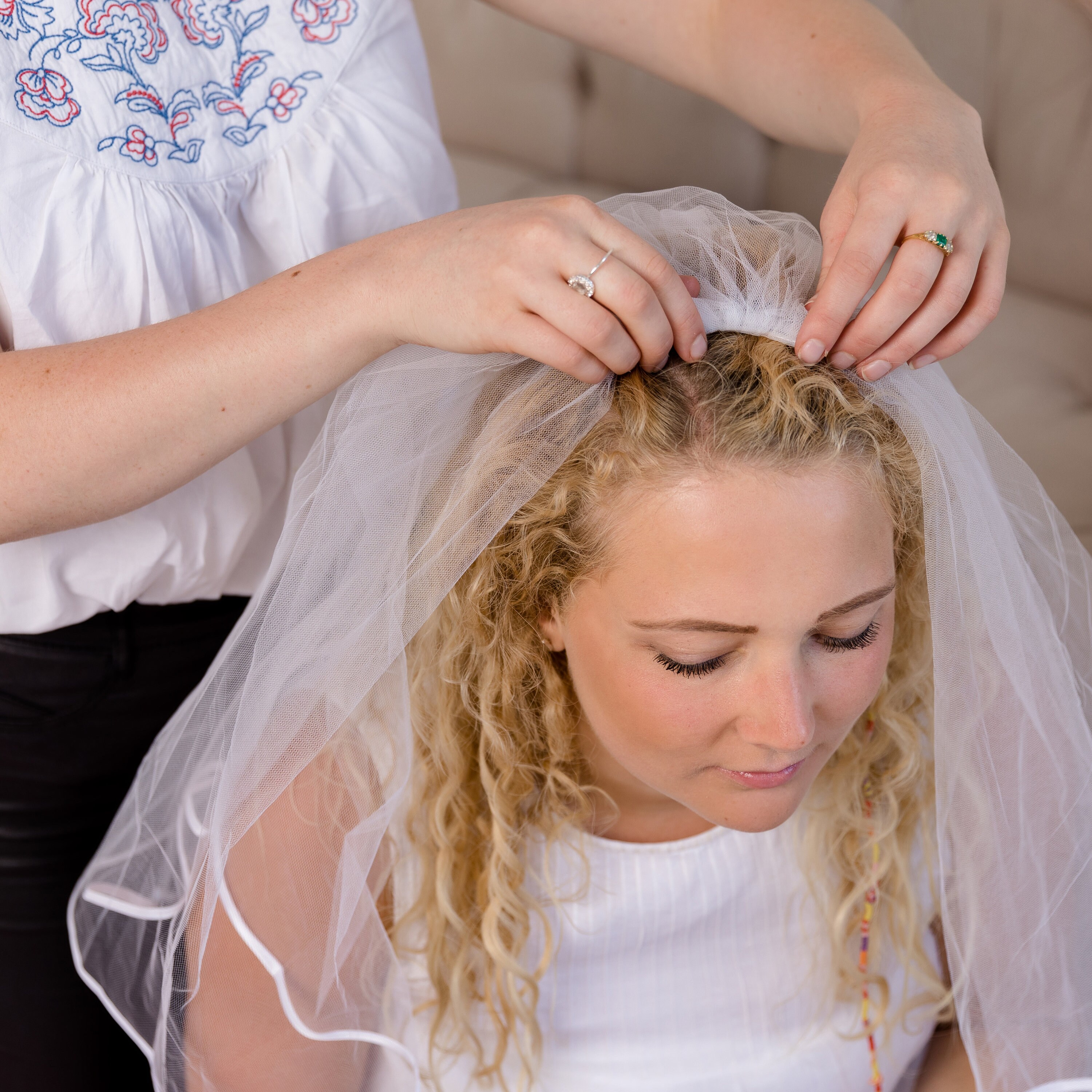 Teyglen Cerchietto per capelli da sposa con fiore nero Fascia per capelli in cristallo floreale Pezzi per capelli fatti a mano con strass neri Accessori per capelli per donne e ragazze