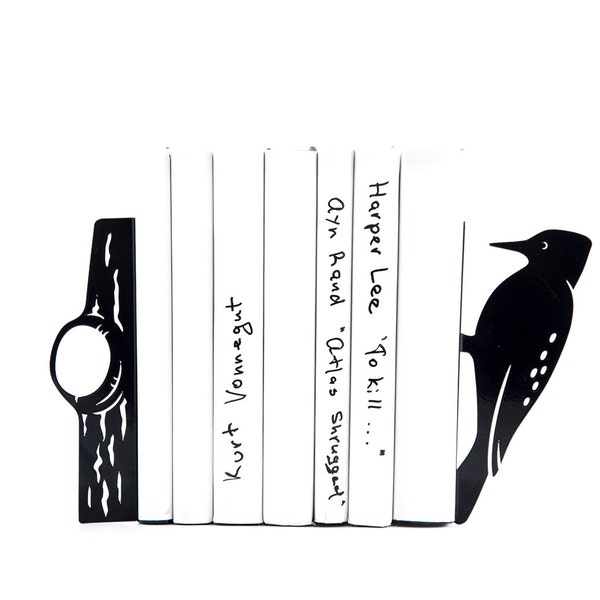 Die Bücherstützen -Specht- Laserschneiden auf Metall,  mit Pulverfarbe lackiert.