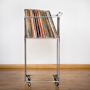 Premium kwaliteit mobiele opslagkar voor vinylplaten. Opbergwagen voor lp's op draaibare wielen voor 80-100 lp's.