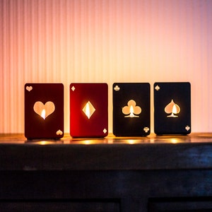 Quatro castiçais para tubarões de cartas, excelente presente para ponte, jogadores de pôquer, jogador, mágico de cartas, decoração de caverna masculina. Enchimento de meia.