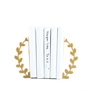Golden Wreath Bookends: Modern Home Decor image 1