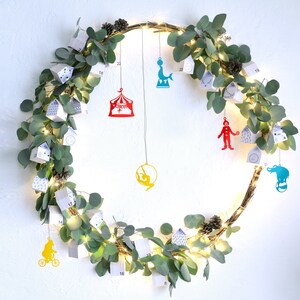 Adornos navideños minimalistas inspirados en el circo, paquete de seis, listos para regalar