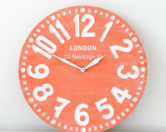 Customizable Clock in Retro Chalk on Blackboard Style