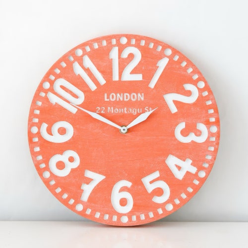 Customizable Clock in Retro Chalk on Blackboard Style