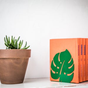 Metal bookends Monstera for plant loving readers