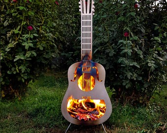 Handgelaste vuurplaats voor gitaar: buitendecoratie muziekliefhebber