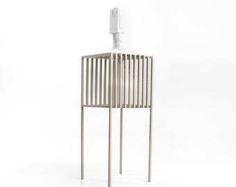 Handgelaste metalen plantenstandaard: sokkel voor minimalistische kunst
