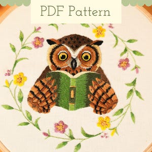 PDF-borduurpatroon uil lezen – grillig bos dierendraad schilderij ontwerp voor boekenliefhebbers
