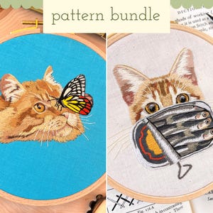 Puede incluir: Dos aros de bordado con retratos de gatos. Uno presenta un gato atigrado naranja con una mariposa en la nariz, sobre un fondo azul. El otro muestra un gato mirando por encima de una lata de sardinas sobre un fondo blanco. El texto "pattern bundle" está en la parte superior.