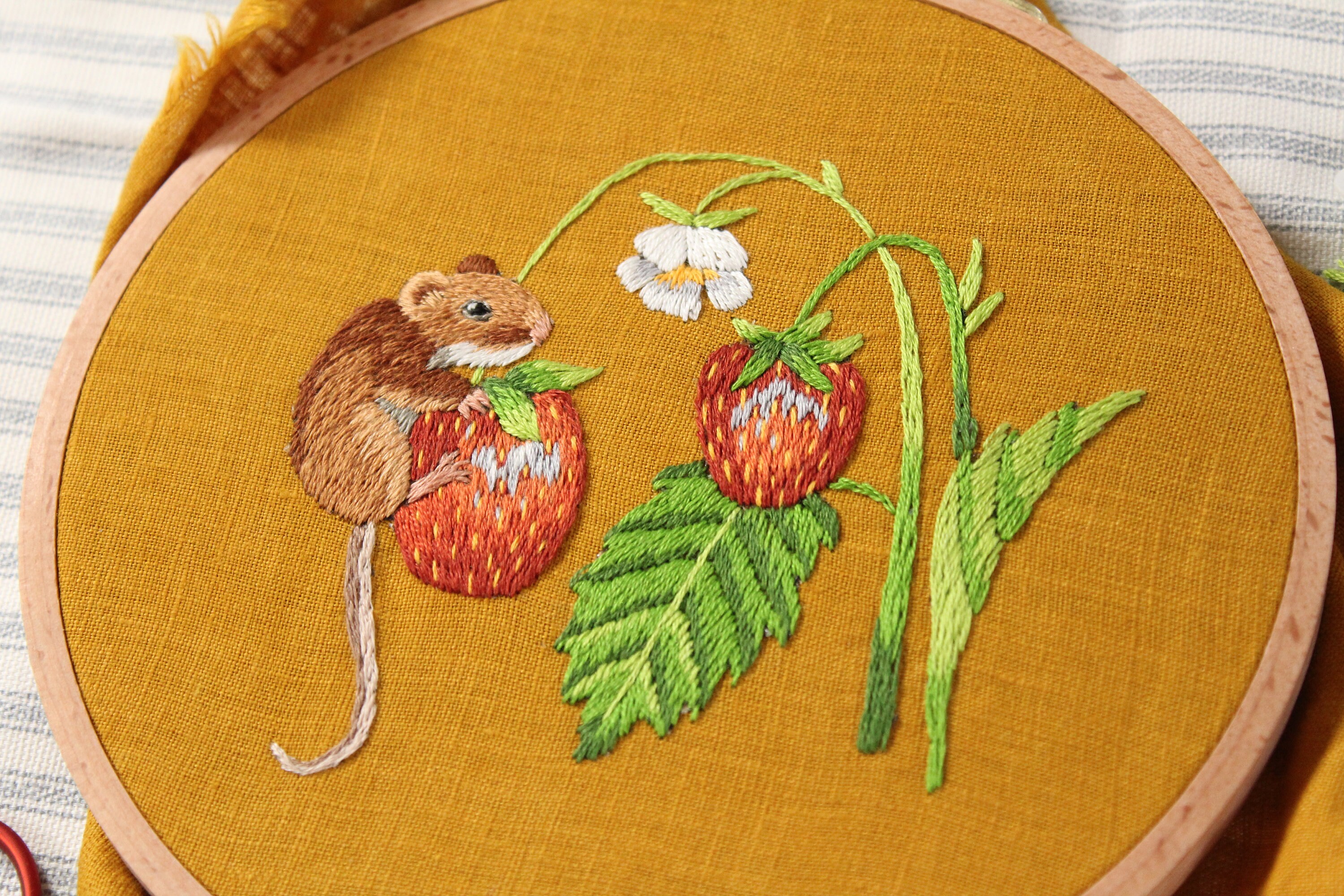 PDF Pattern Field Mouse and Strawberry Thread Painting - Etsy UK
