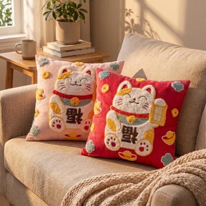 Funda de cojín de terciopelo con forma de gato de la suerte / Almohada Maneki Neko bordada / Decoración Kawaii 45x45