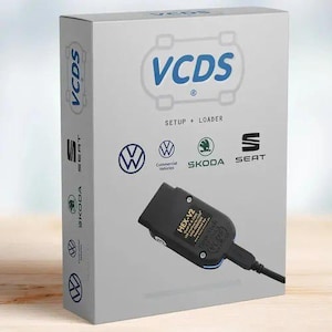 Può includere: Una scatola rettangolare grigio chiaro per uno strumento di diagnostica VCDS. La scatola presenta il logo VCDS, la scritta SETUP + LOADER e i loghi Volkswagen, Commercial Vehicles, Skoda e Seat. È mostrata un'interfaccia diagnostica nera HEX-V2.