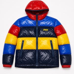 Op de afbeelding: Een glanzend gewatteerd jack met een color-block ontwerp in rood, blauw, geel en marineblauw. Het jack heeft een capuchon, een ritssluiting over de gehele lengte aan de voorzijde en twee zijzakken met rits. De tekst PXH staat in het geel op de linkerborst.