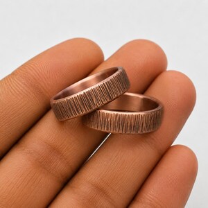 Handgjorda kopparringar, minimalistiskt rustikt stapelbart set (2 ringar)