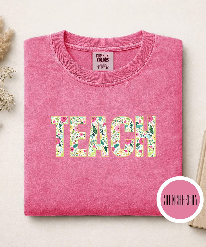 Maglietta TEACH, scritta floreale Comfort Colors®, maglietta grafica per insegnanti, regalo per insegnanti, ritorno a scuola immagine 7