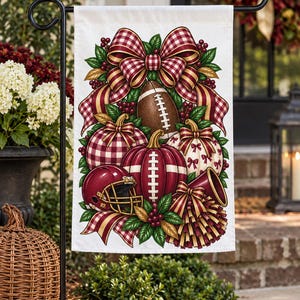Bandera de doble cara con diseño de fútbol y calabazas / Bandera de jardín y hogar de otoño en granate y dorado