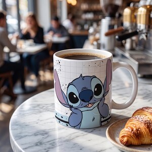 Koffiemok met blauw buitenaards figuurtje – Y2K-spatkunst keramische mok (325 ml)