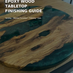 Puede incluir: Una guía digital titulada UNIQUEBYALA VISUAL WORKSHOP SERIES EPOXY WOOD TABLETOP FINISHING GUIDE. La portada muestra un tablero de mesa redondo de madera y resina epoxi verde con veta visible, cubriendo lijado y mantenimiento.
