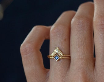 Bridal ring set, Sapphire ring, Engagement set, Alternative engagement rings, Unique gold jewelry, Stacked yellow gold rings, Boho ring set