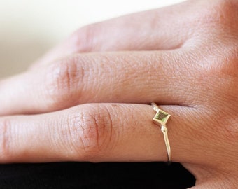Gold peridot ring, Dainty gemstone ring, Peridot ring, Minimalist engagement ring, Rings for women, Gold ring women, 14k gold ring, Green