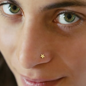 14k nose stud, Gold flower nose stud, Solid gold nose stud, Flower nose stud, piercing jewelry, Boho nose stud, Dainty nose stud, 22g, Cute