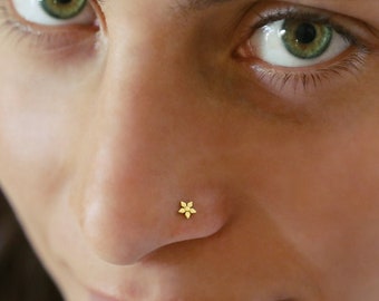 14k nose stud, Gold flower nose stud, Solid gold nose stud, Flower nose stud, piercing jewelry, Boho nose stud, Dainty nose stud, 22g, Cute