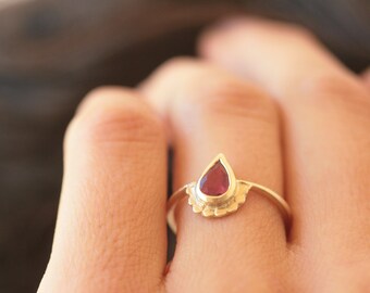 Gold ring women, Modern engagement ring, Ruby engagement ring, Rings for women, Gold ruby ring, Boho engagement ring, 14k ruby ring, India