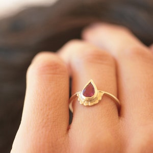 Złoty pierścionek damski, Nowoczesny pierścionek zaręczynowy, Rubinowy pierścionek zaręczynowy, Pierścionki dla kobiet, Złoty pierścionek z rubinem, Pierścionek zaręczynowy Boho, 14-karatowy pierścionek z rubinem, Indie