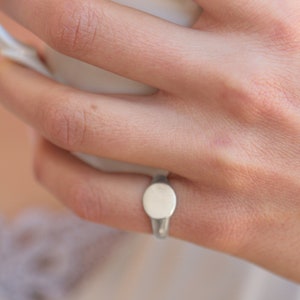 Signet ring women sterling silver, Signet ring, Women&#39;s signet ring, Pinky ring, Minimalist silver ring, Custom ring, Silver signet ring