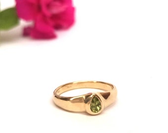 Peridot ring, Signet ring, Ring for women, Solid gold ring, Alternative engagement ring, 14k gold ring, Pear shaped engagement ring,Gemstone